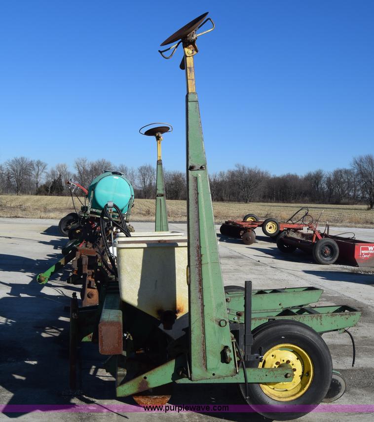 image for item L1167 John Deere 7000 planter