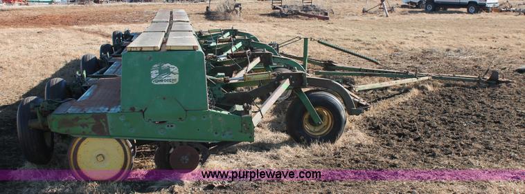 image for item L6770 John Deere 9350 hoe drill