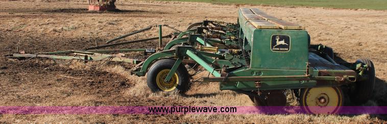 image for item L6770 John Deere 9350 hoe drill