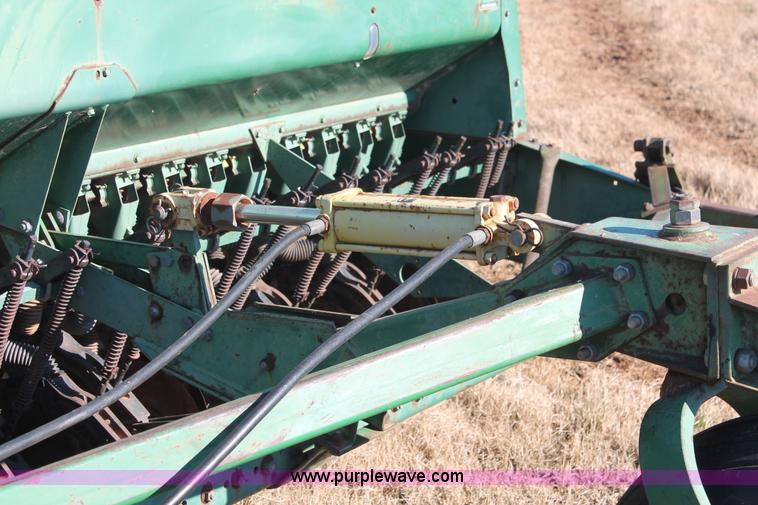 image for item L6770 John Deere 9350 hoe drill