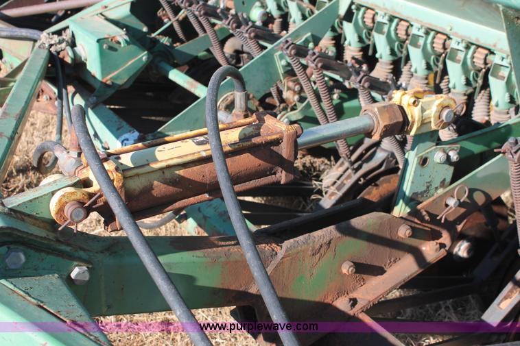 image for item L6770 John Deere 9350 hoe drill