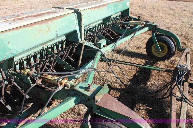image for item L6770 John Deere 9350 hoe drill