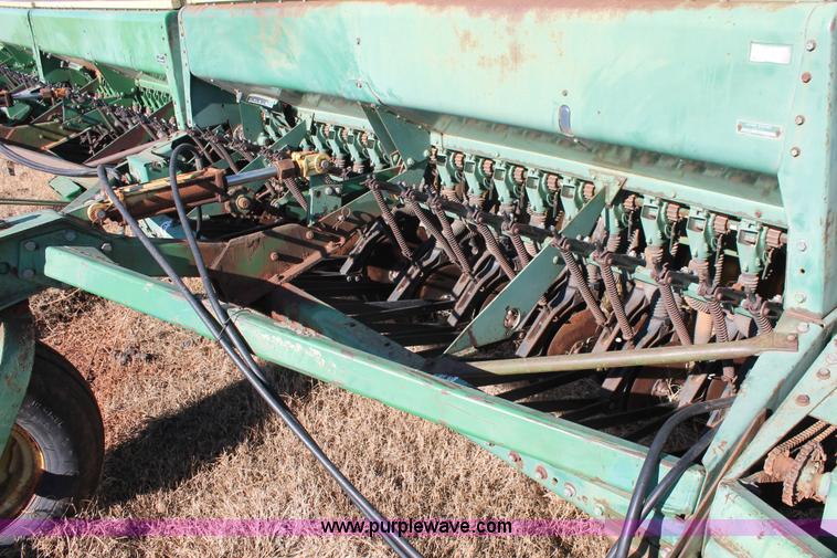 image for item L6770 John Deere 9350 hoe drill