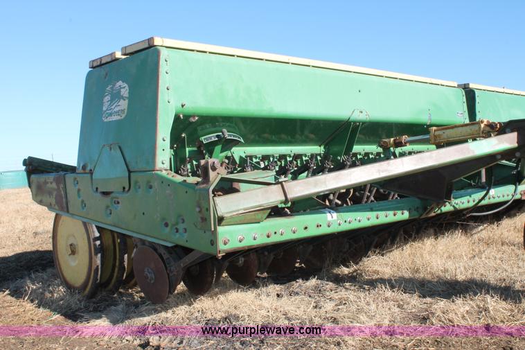 image for item L6770 John Deere 9350 hoe drill