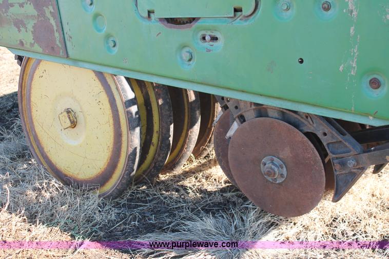 image for item L6770 John Deere 9350 hoe drill