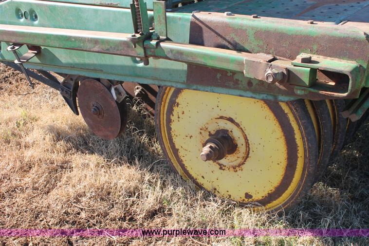 image for item L6770 John Deere 9350 hoe drill