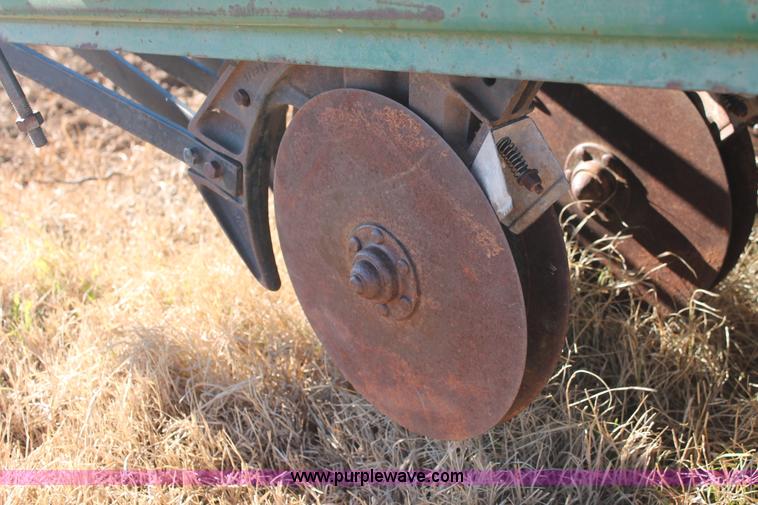 image for item L6770 John Deere 9350 hoe drill