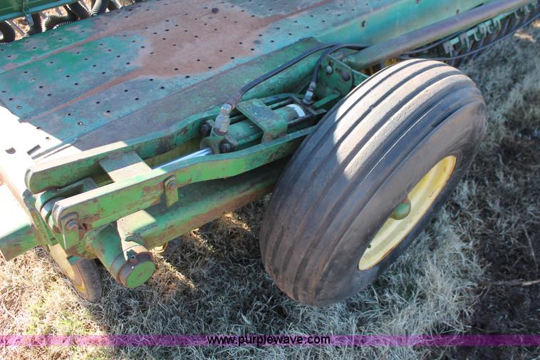 image for item L6770 John Deere 9350 hoe drill