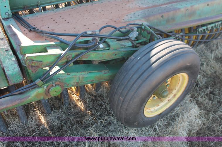 image for item L6770 John Deere 9350 hoe drill