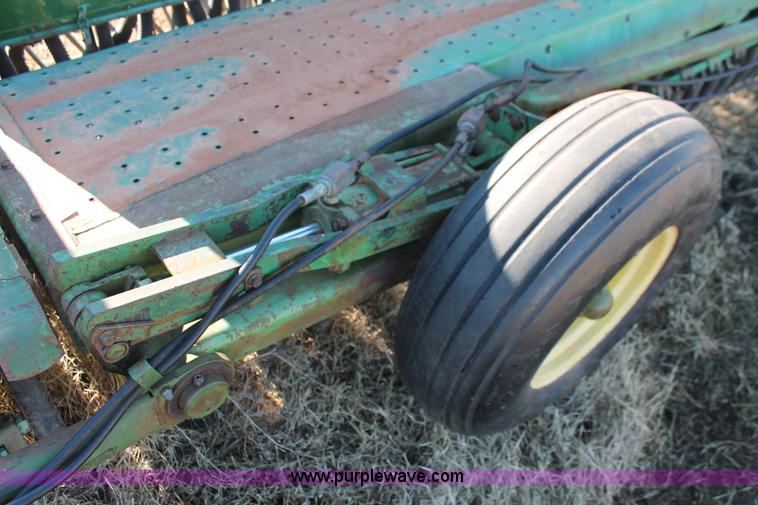 image for item L6770 John Deere 9350 hoe drill