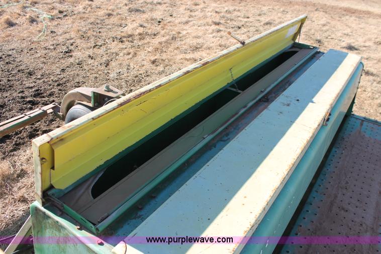 image for item L6770 John Deere 9350 hoe drill