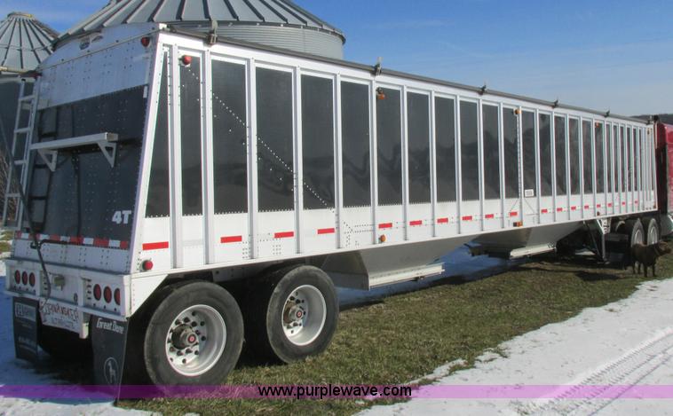 image for item L7002 2007 Cornhusker 800ALSR double hopper grain trailer