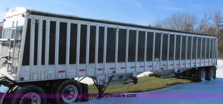 image for item L7002 2007 Cornhusker 800ALSR double hopper grain trailer