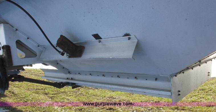 image for item L7002 2007 Cornhusker 800ALSR double hopper grain trailer