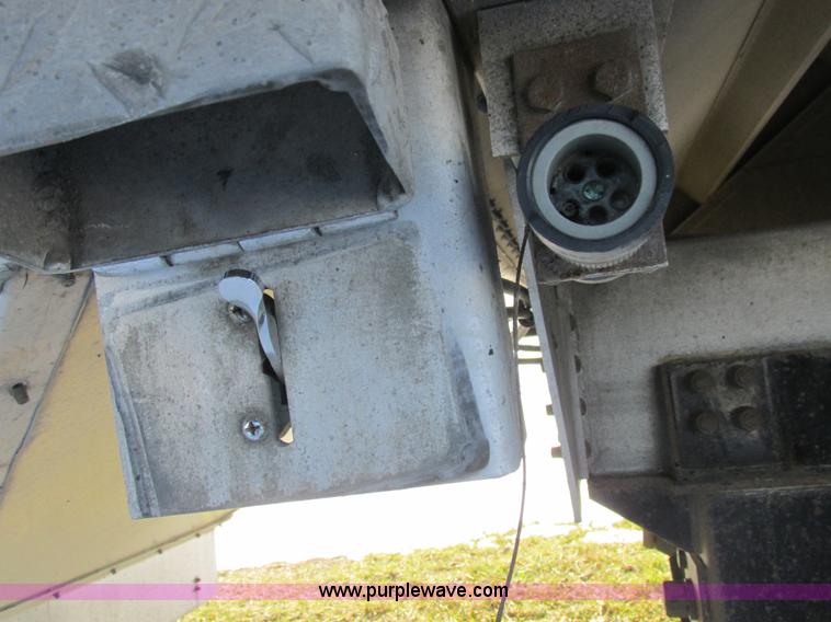 image for item L7002 2007 Cornhusker 800ALSR double hopper grain trailer