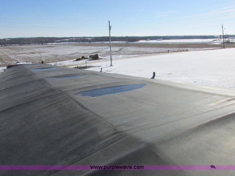 image for item L7002 2007 Cornhusker 800ALSR double hopper grain trailer