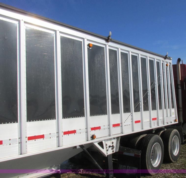 image for item L7002 2007 Cornhusker 800ALSR double hopper grain trailer