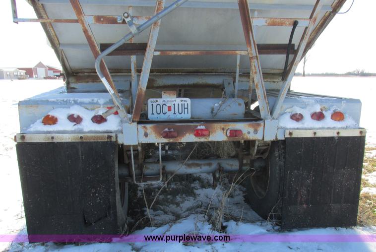 image for item L7003 1973 Doonan single hopper grain trailer