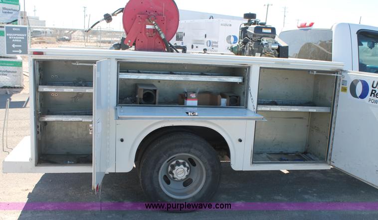image for item BJ9353 2007 Chevrolet Silverado 3500HD service truck