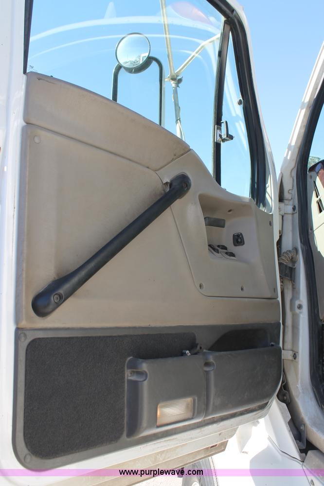 image for item BJ9354 2006 Sterling A9500 rollback truck