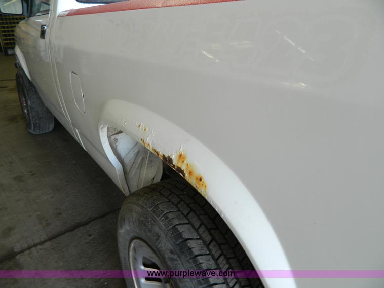 image for item BT9775 1989 Dodge Dakota pickup truck