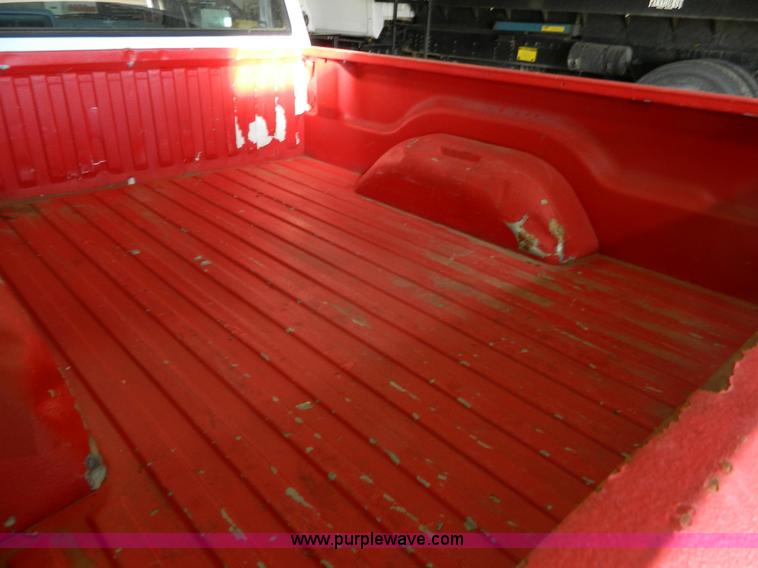 image for item BT9775 1989 Dodge Dakota pickup truck