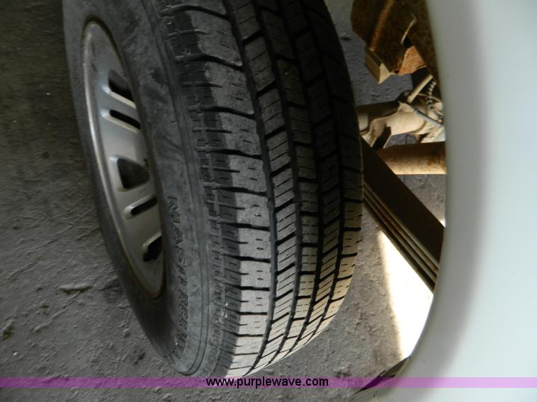 image for item BT9775 1989 Dodge Dakota pickup truck