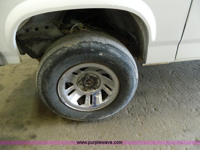 image for item BT9775 1989 Dodge Dakota pickup truck