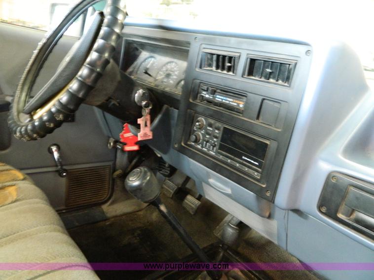 image for item BT9775 1989 Dodge Dakota pickup truck