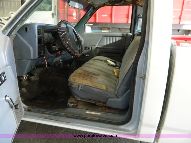 image for item BT9775 1989 Dodge Dakota pickup truck