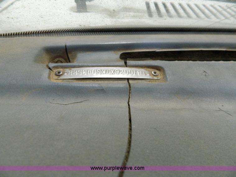 image for item BT9775 1989 Dodge Dakota pickup truck