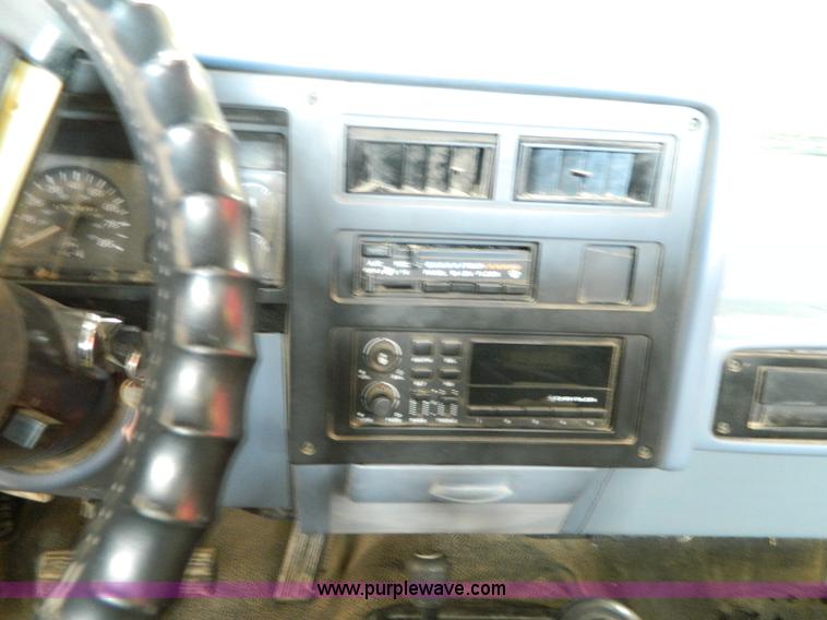 image for item BT9775 1989 Dodge Dakota pickup truck