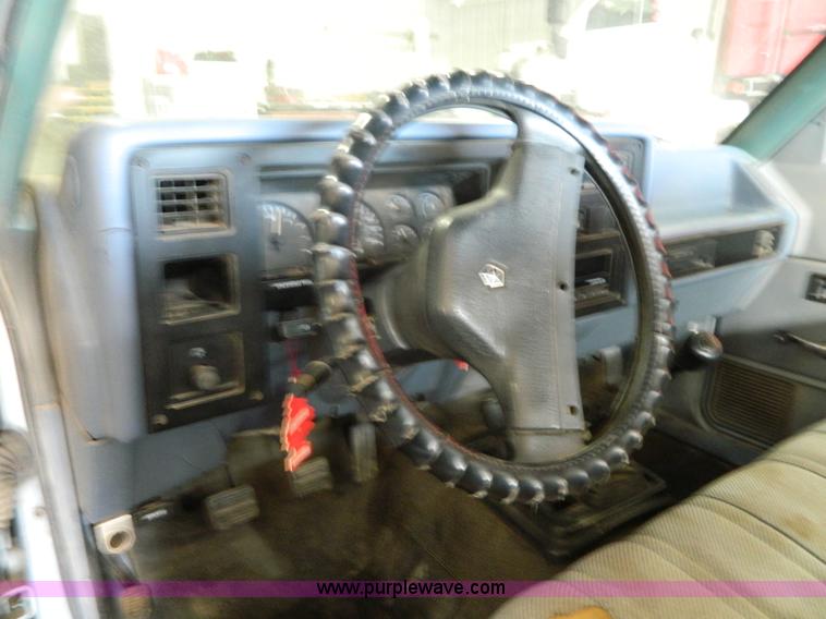image for item BT9775 1989 Dodge Dakota pickup truck