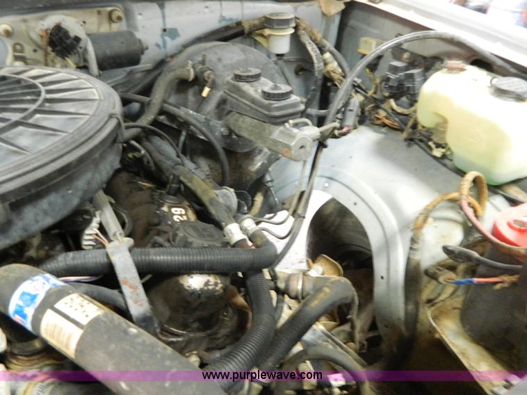 image for item BT9775 1989 Dodge Dakota pickup truck