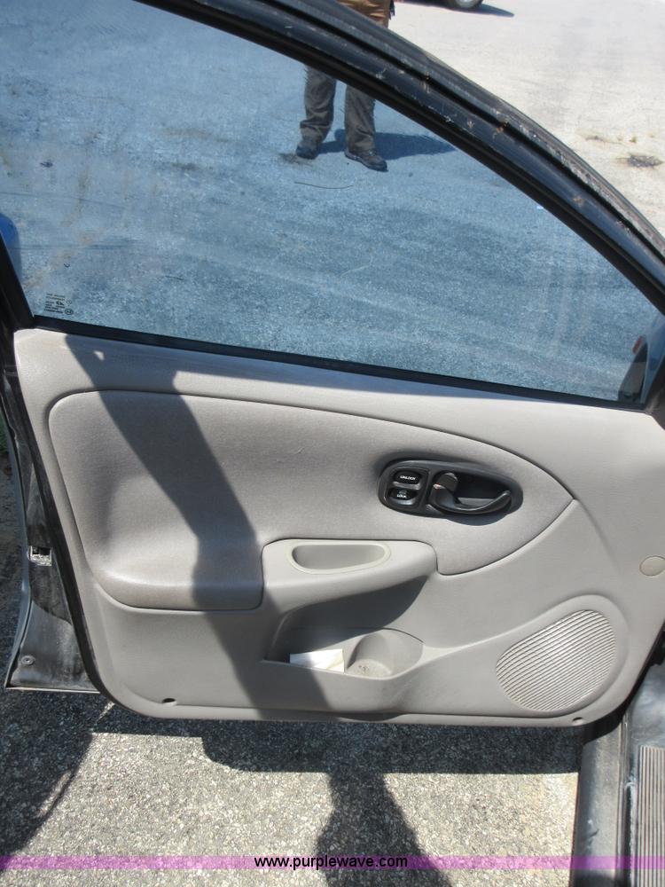 image for item I2020 2001 Saturn SL SL1