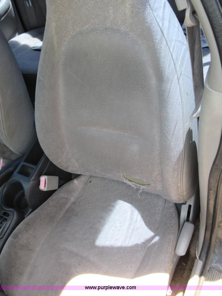 image for item I2020 2001 Saturn SL SL1