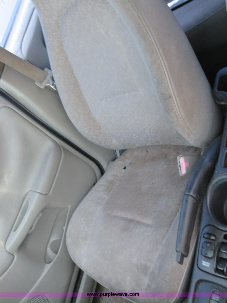 image for item I2020 2001 Saturn SL SL1