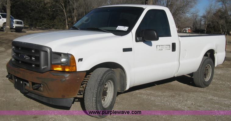 image for item J2964 2001 Ford F250 Super Duty XL pickup truck