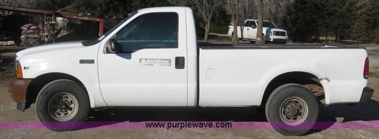 image for item J2964 2001 Ford F250 Super Duty XL pickup truck