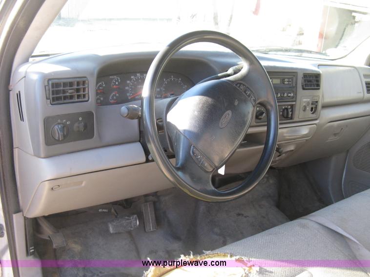 image for item J2964 2001 Ford F250 Super Duty XL pickup truck