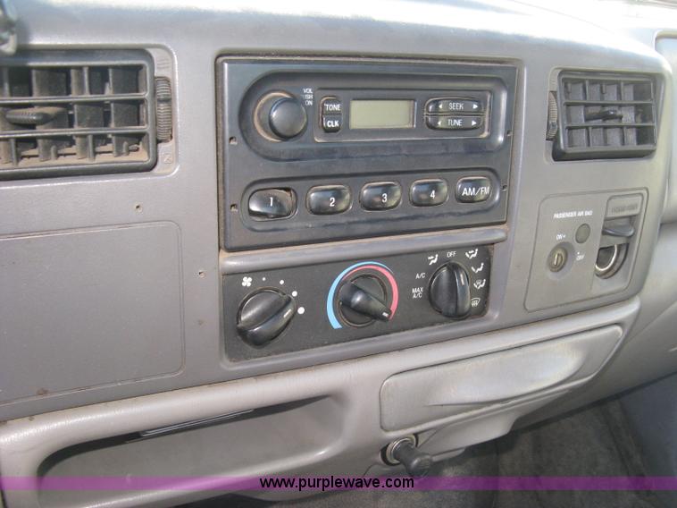 image for item J2964 2001 Ford F250 Super Duty XL pickup truck