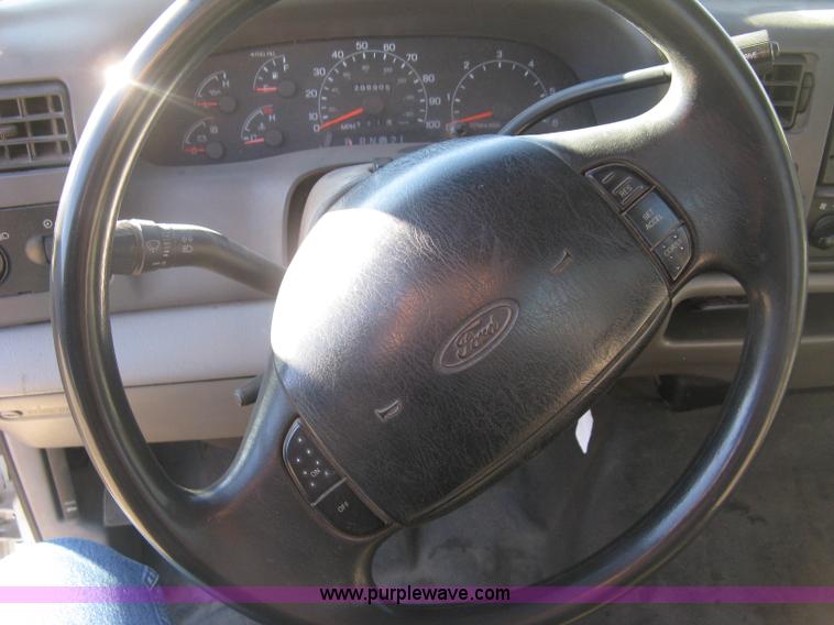 image for item J2964 2001 Ford F250 Super Duty XL pickup truck