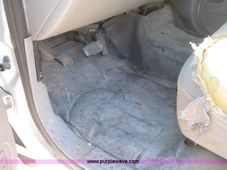 image for item J2964 2001 Ford F250 Super Duty XL pickup truck