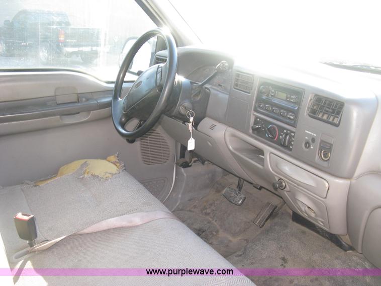 image for item J2964 2001 Ford F250 Super Duty XL pickup truck