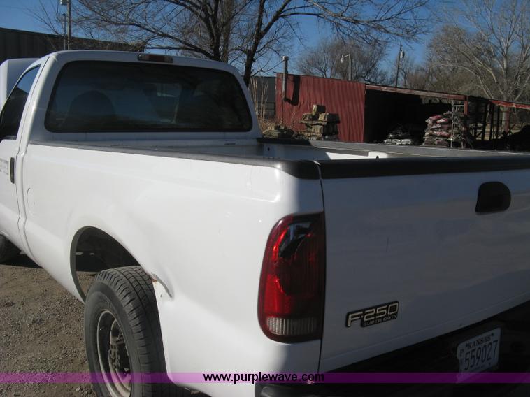 image for item J2964 2001 Ford F250 Super Duty XL pickup truck