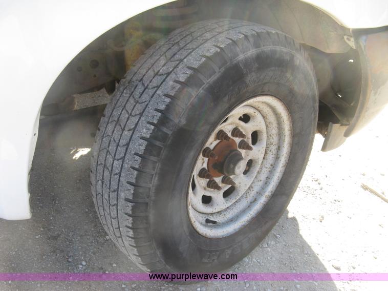 image for item J2964 2001 Ford F250 Super Duty XL pickup truck