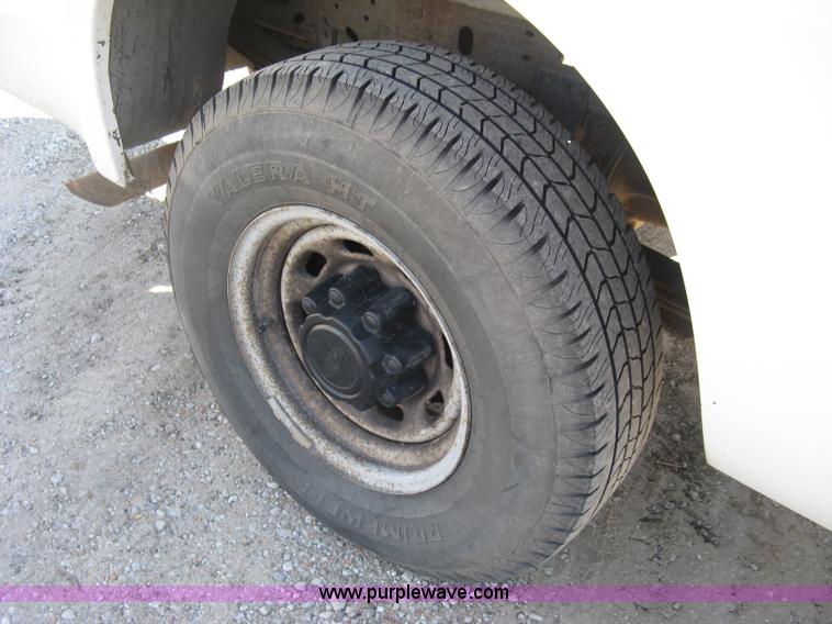 image for item J2964 2001 Ford F250 Super Duty XL pickup truck