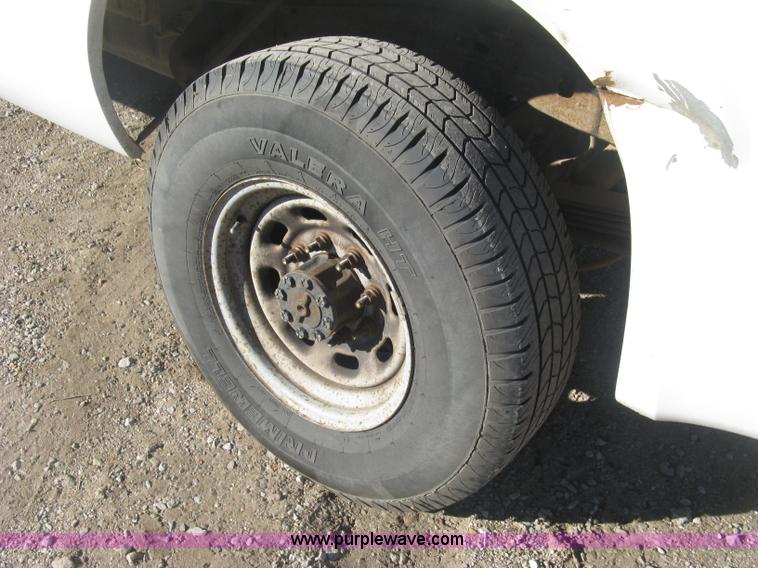 image for item J2964 2001 Ford F250 Super Duty XL pickup truck