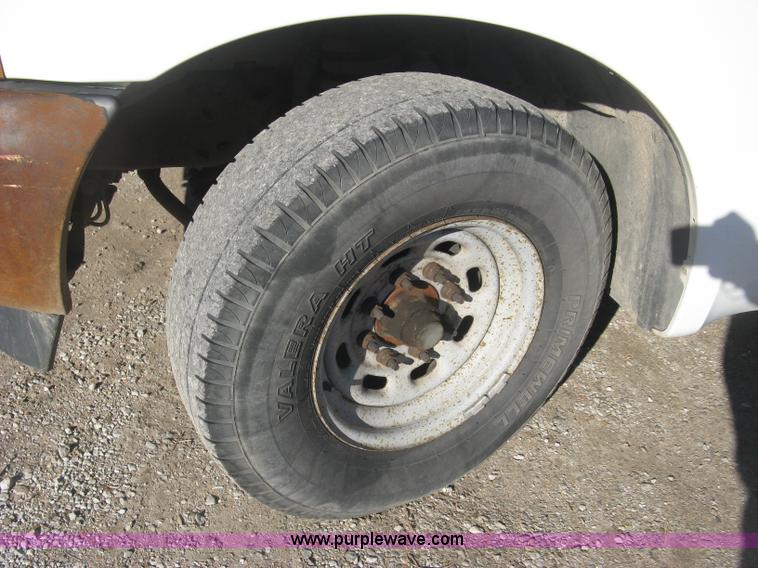 image for item J2964 2001 Ford F250 Super Duty XL pickup truck