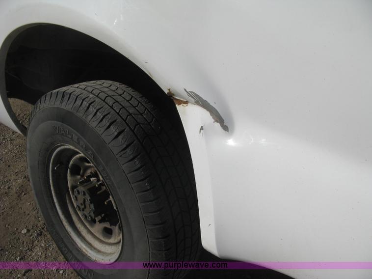 image for item J2964 2001 Ford F250 Super Duty XL pickup truck